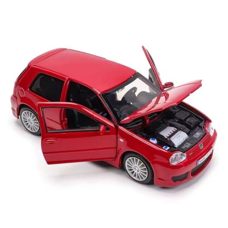 Miniature Volkswagen Golf R32 capot