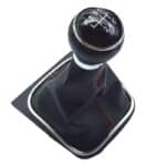 Pommeau de vitesse Golf 5 (6 vitesses)pommeau noir coutures rouge R en haut à gauche